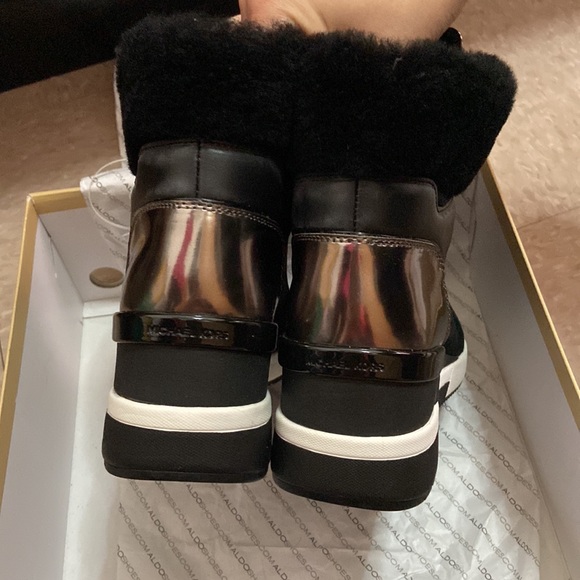 Michael Kors Winter Boot - Picture 4 of 6